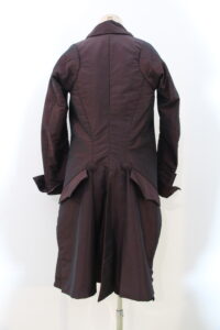 Création d'un costume 18ème en taffetas.